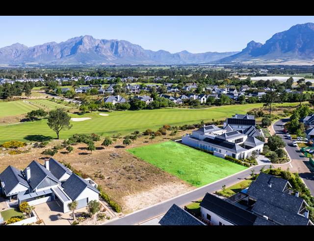 1,299M² VACANT LAND FOR SALE IN PEARL VALLEY GOLF & COUNTRY ESTATE
